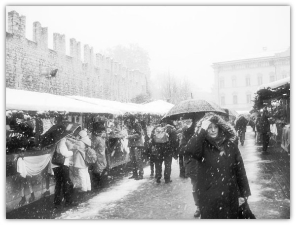 mercatino di natale - jujuhat - b&n